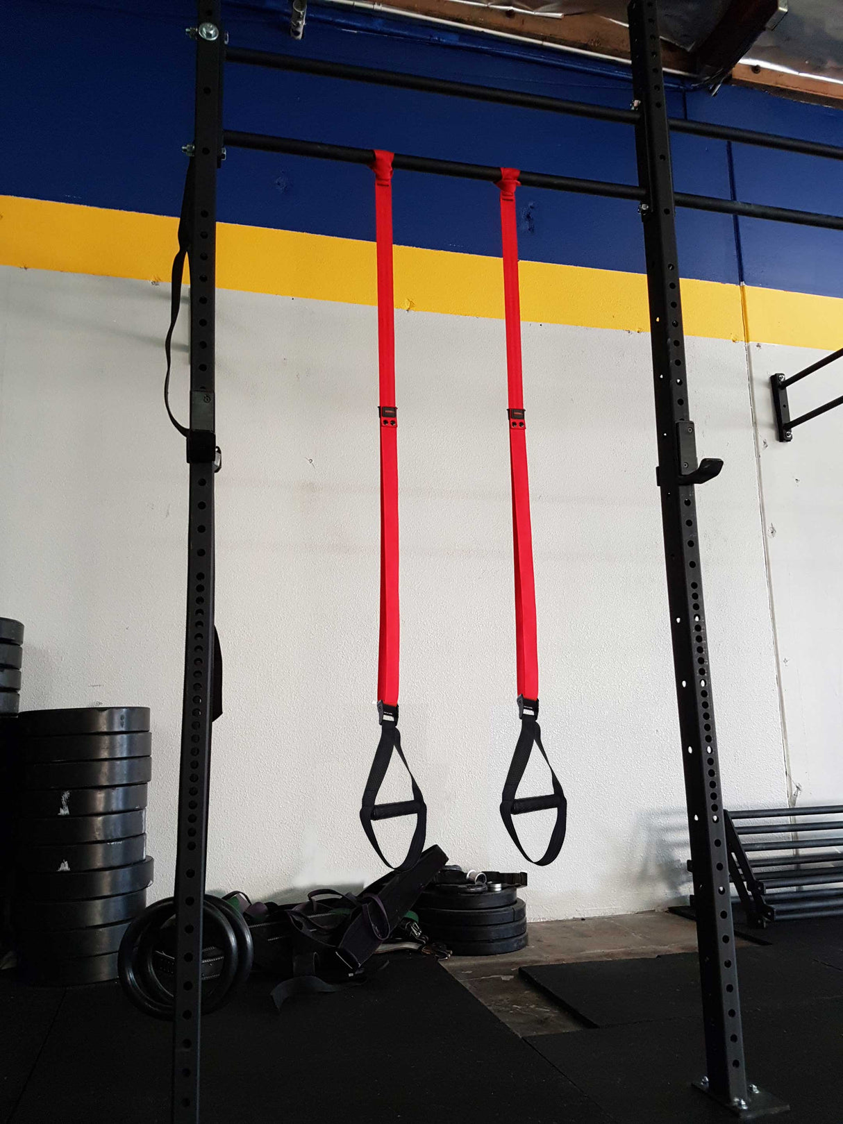 NOSSK GYM Suspension Bodyweight Strap Trainer in Gym